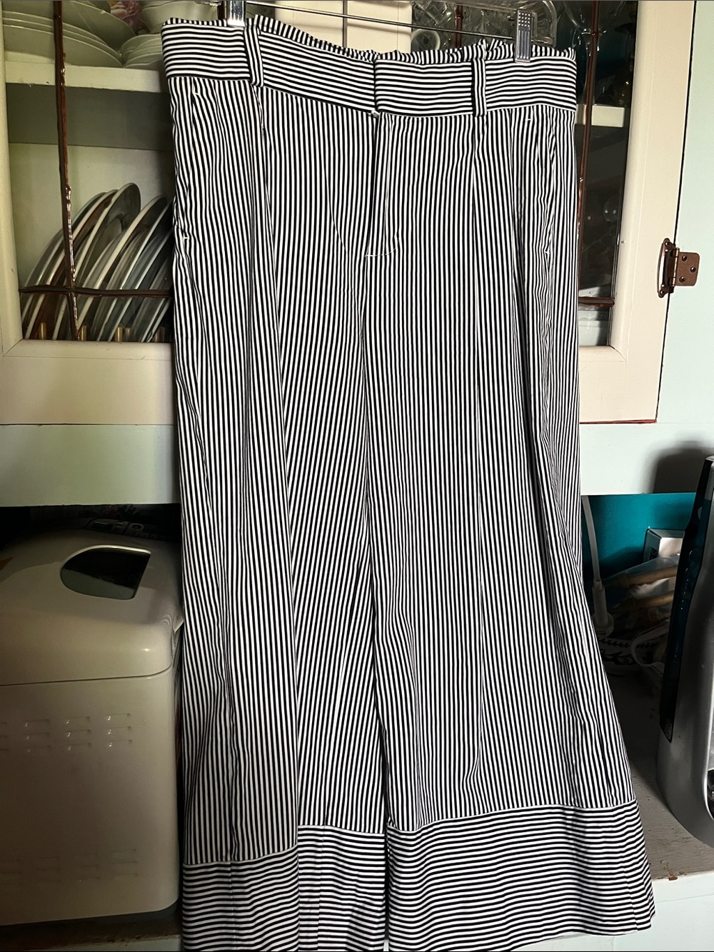 Banana Republic mid rise lightweight Black & White Striped Ankle Pants